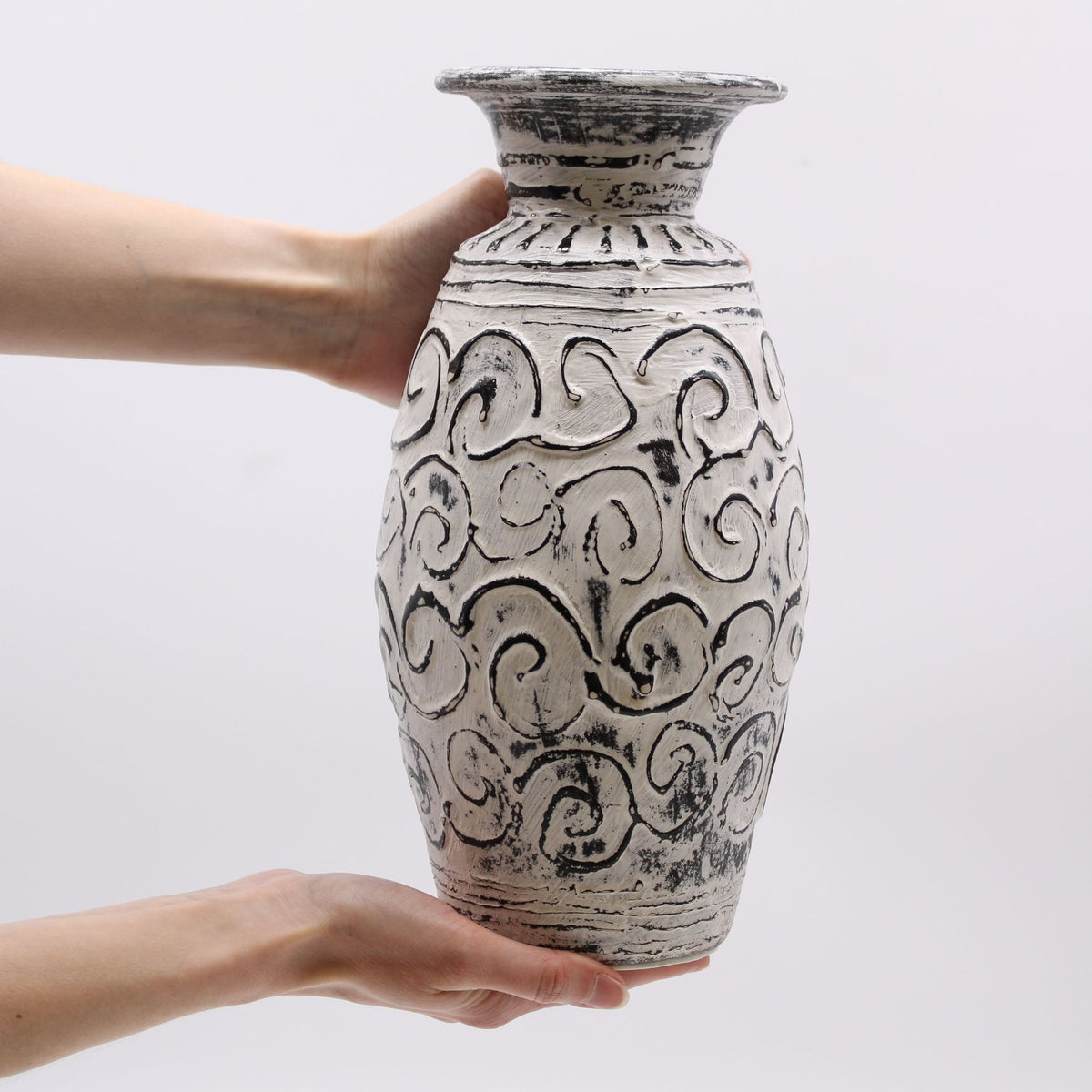 Handmade Lombok Terracotta Bud Vase – Neutral Patterned Decor